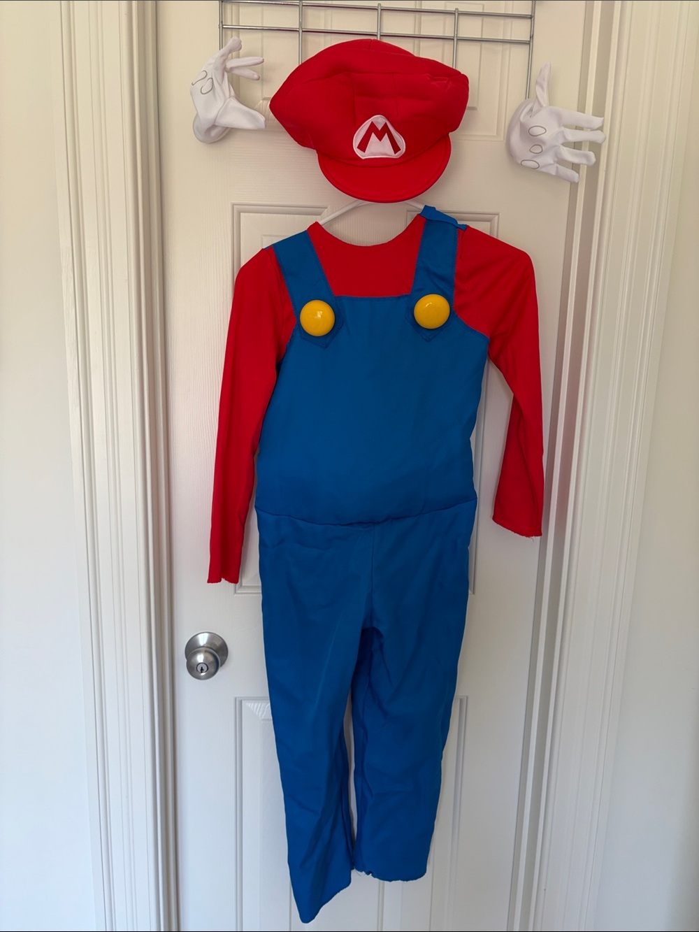 Mario!! Size 7/8!! Costume WITH Gloves AND Hat!!